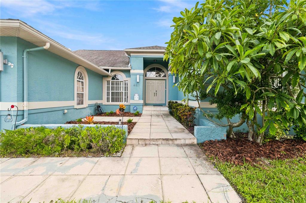 6511 DOLPHIN COVE DRIVE, APOLLO BEACH, FL — photo 2 of 30