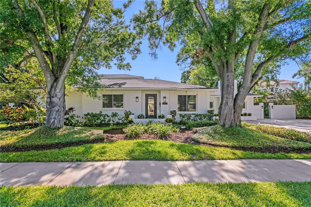 444 W DAVIS BOULEVARD