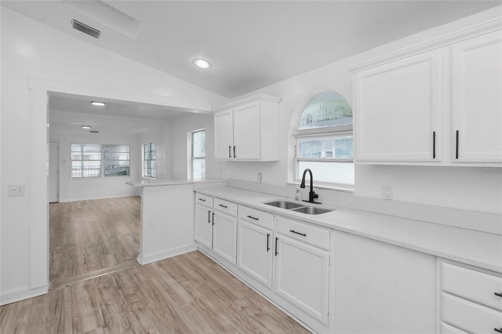 8021 N EDISON AVENUE, TAMPA, FL — photo 3 of 30