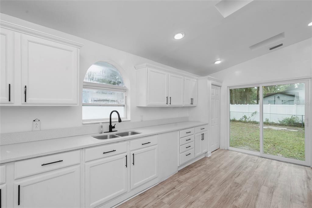 8021 N EDISON AVENUE, TAMPA, FL — photo 4 of 30