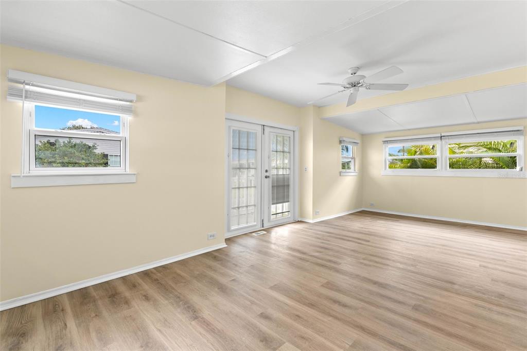 6830 AMERICANA DRIVE NE UNIT 127, ST PETERSBURG, FL — photo 3 of 30