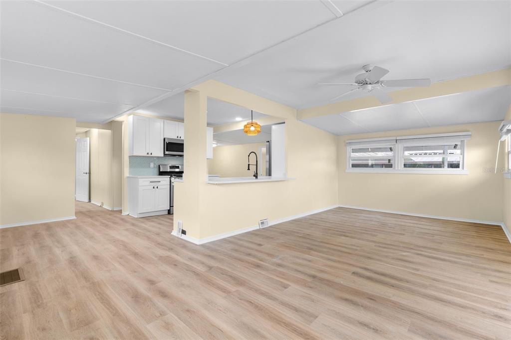 6830 AMERICANA DRIVE NE UNIT 127, ST PETERSBURG, FL — photo 4 of 30