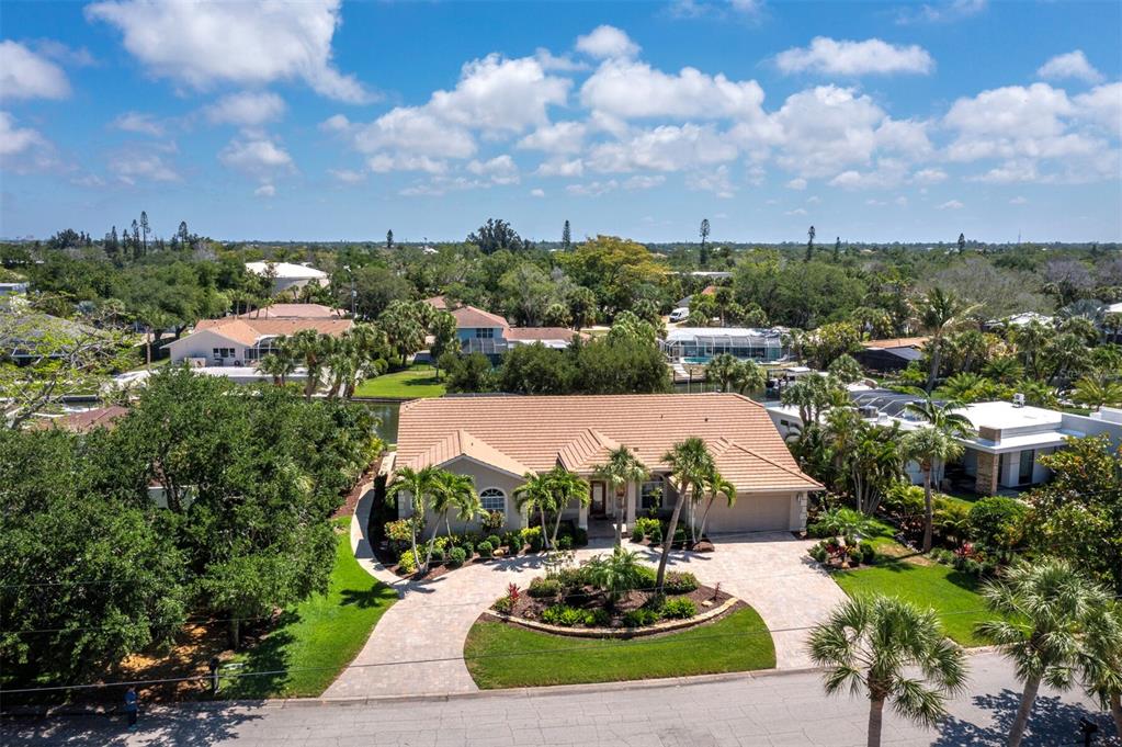 819 PARADISE WAY
