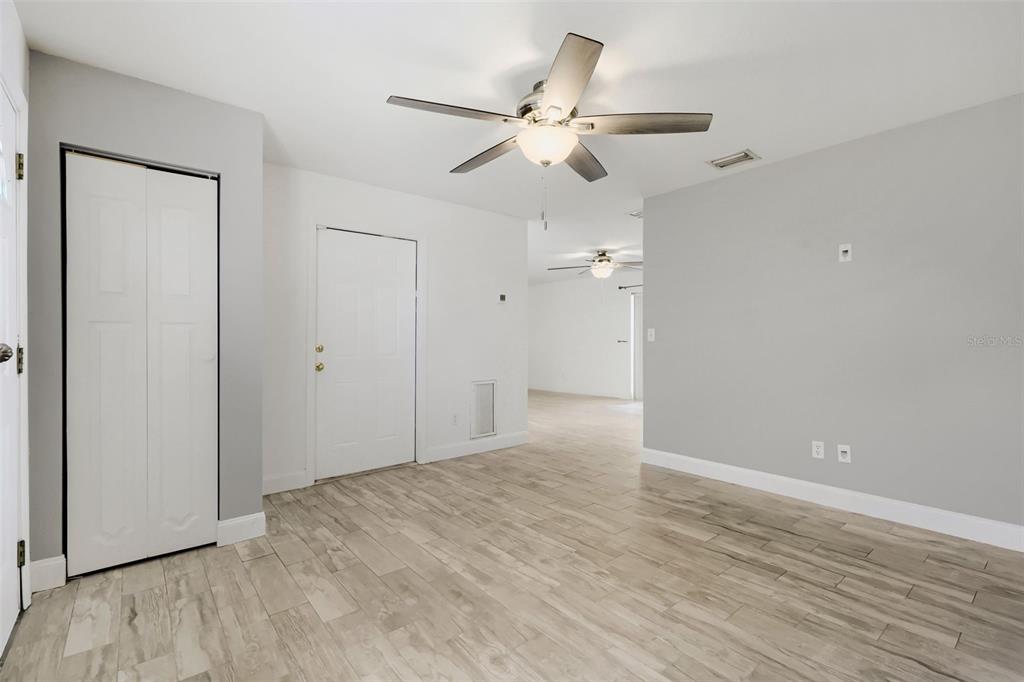 6053 28TH STREET S, ST PETERSBURG, FL — photo 4 of 39