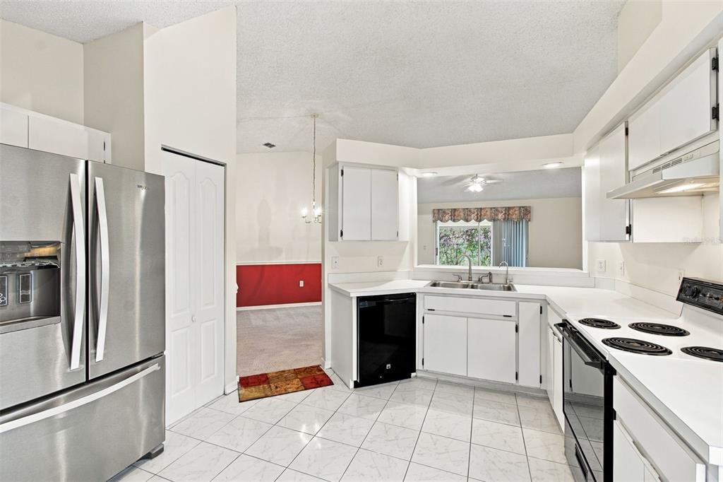 610 LAKEMONT DRIVE, BRANDON, FL — photo 3 of 15