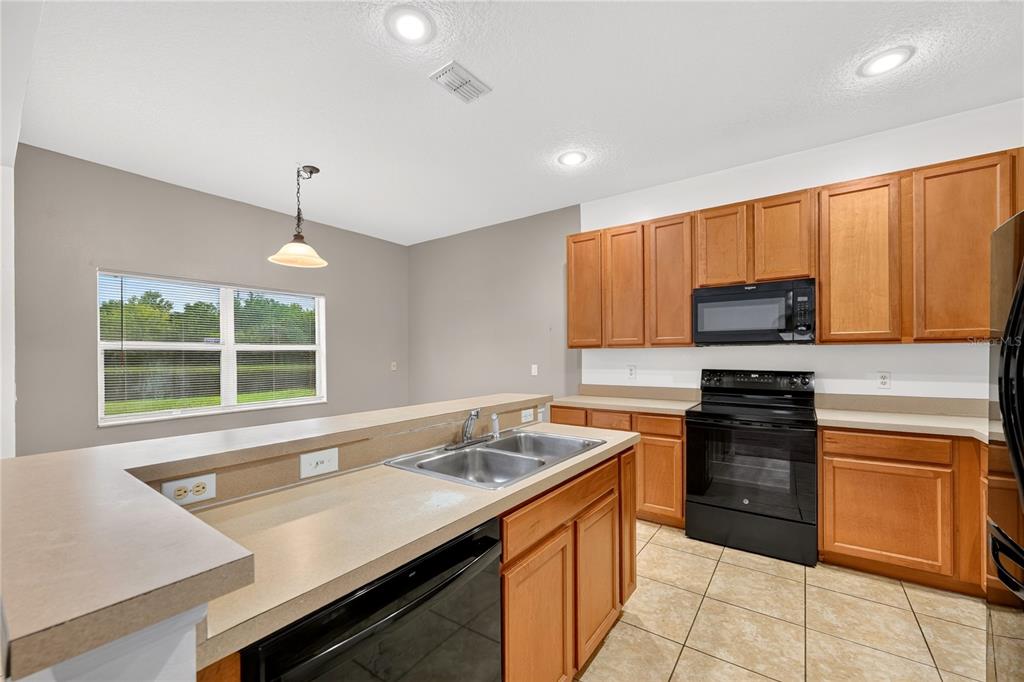 2838 SWEETSPIRE CIR, KISSIMMEE, FL — photo 3 of 30