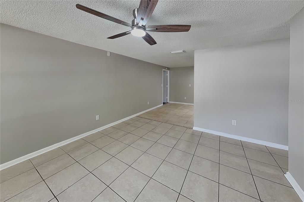 902 BALMORAL PLACE, VALRICO, FL — photo 4 of 16