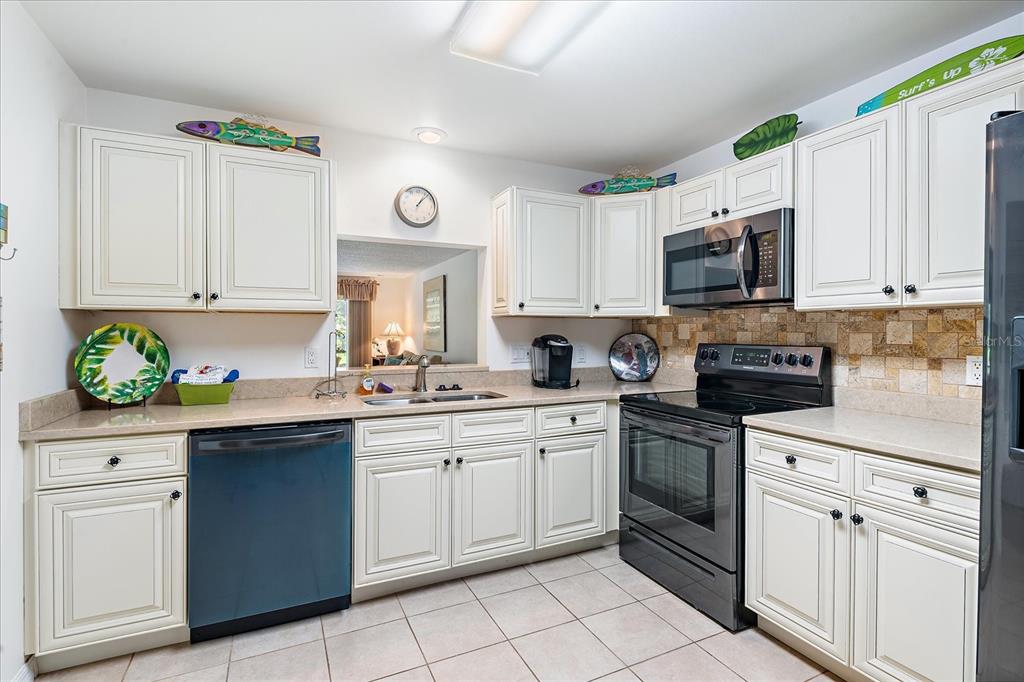211 PINENEEDLE DRIVE UNIT 211, BRADENTON, FL — photo 3 of 30