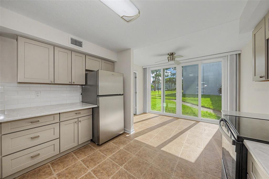 4715 BAY STREET NE UNIT 127, ST PETERSBURG, FL — photo 4 of 30