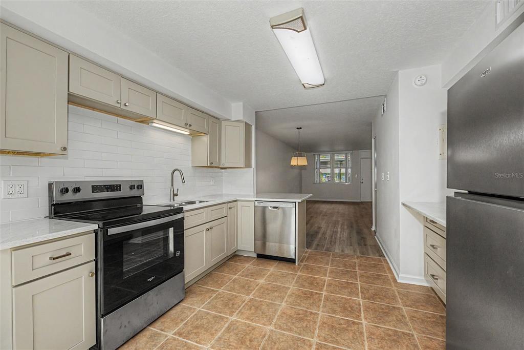 4715 BAY STREET NE UNIT 127, ST PETERSBURG, FL — photo 5 of 30