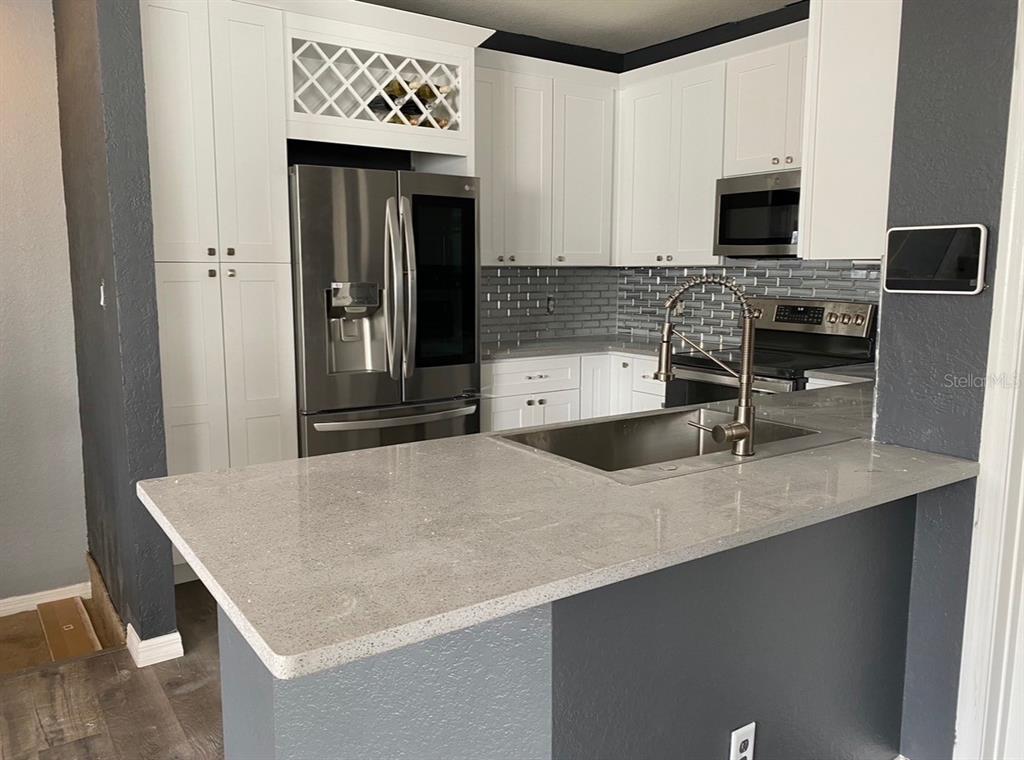 2388 GRAND CENTRAL PARKWAY UNIT 8, ORLANDO, FL — photo 3 of 14