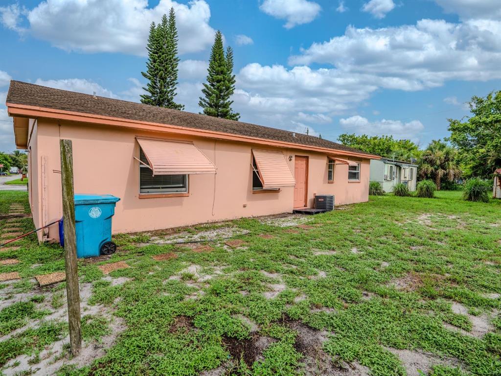 717 NW 1ST STREET, BOYNTON BEACH, FL — photo 2 of 18