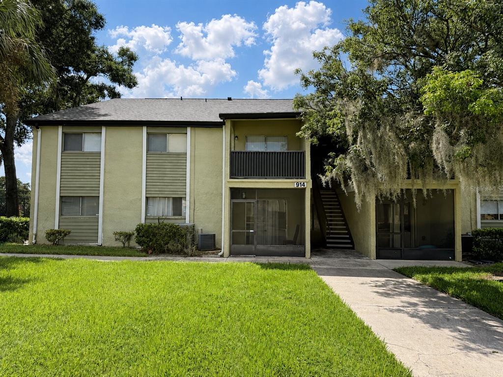 A two-story apartment building with a screened-in patio and an exterior staircase — 914 LAKE DESTINY ROAD UNIT F, ALTAMONTE SPRINGS, FL