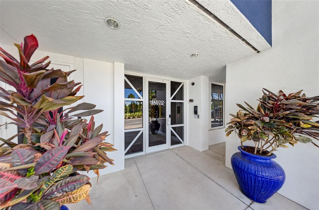 1233 N GULFSTREAM AVENUE UNIT 401, SARASOTA, FL — photo 2 of 30