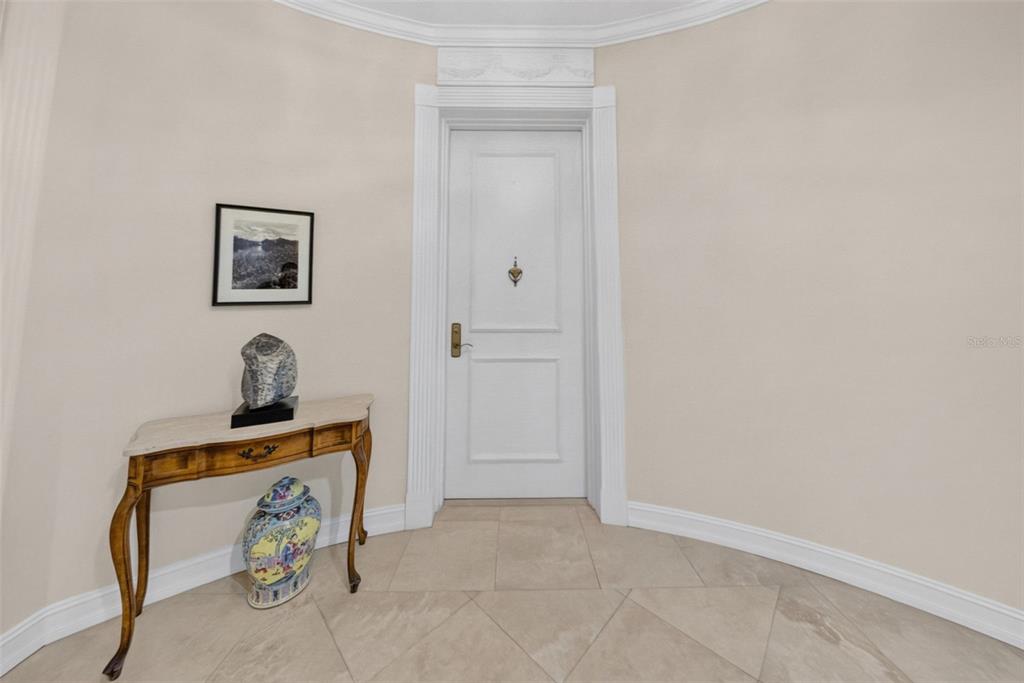 1233 N GULFSTREAM AVENUE UNIT 401, SARASOTA, FL — photo 4 of 30