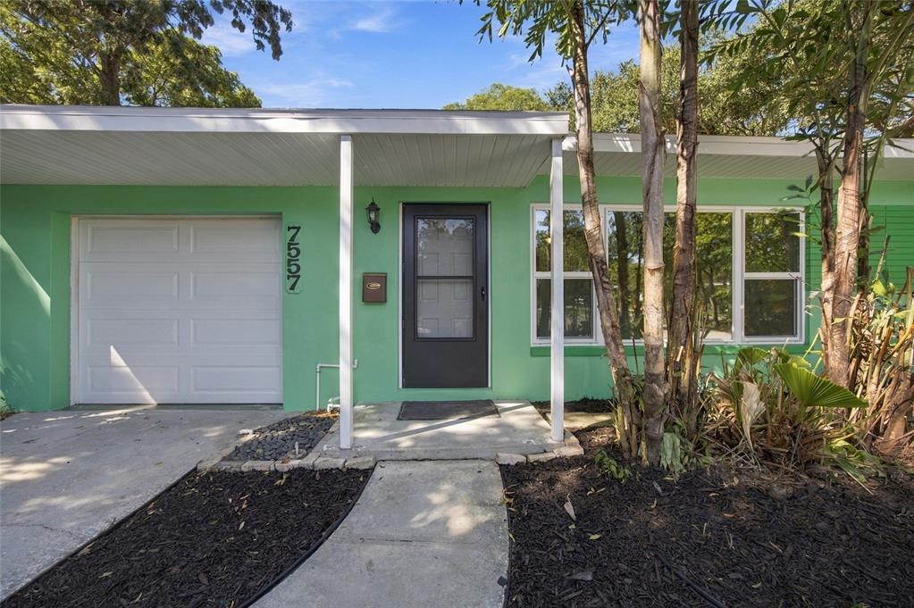 7557 N 18TH AVENUE N, ST PETERSBURG, FL — photo 3 of 30