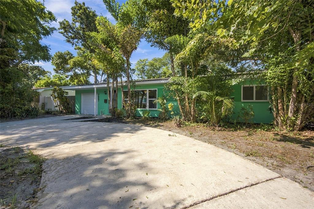 7557 N 18TH AVENUE N, ST PETERSBURG, FL — photo 4 of 30