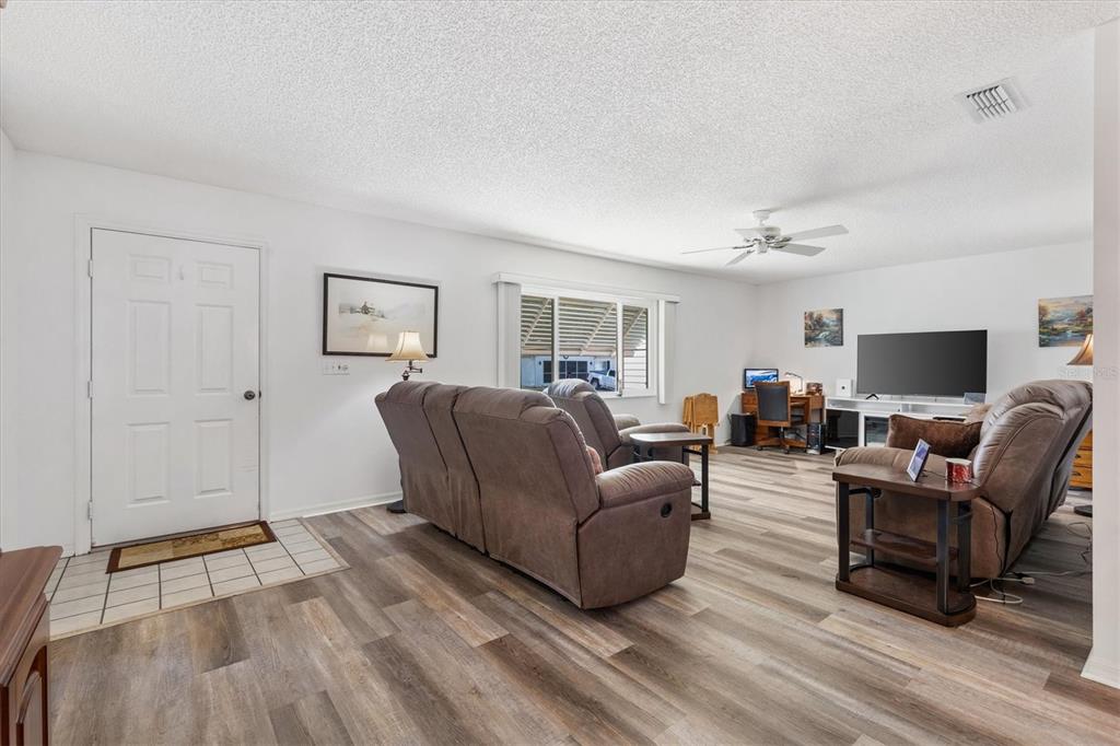 9619 SE 174TH PLACE ROAD, SUMMERFIELD, FL — photo 3 of 27