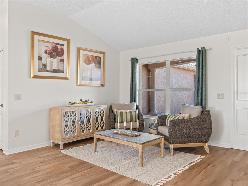 1564 OAK FOREST DRIVE