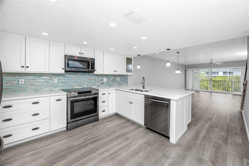 14865 SEMINOLE TRAIL, SEMINOLE, FL — photo 5 of 30