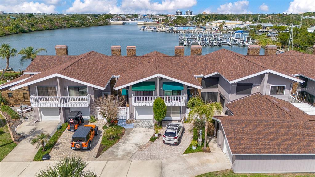 121 LAGOON COURT