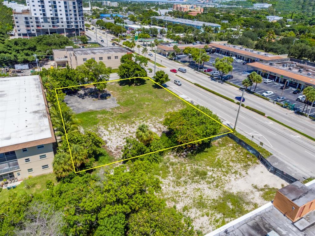 An aerial view shows a vacant, rectangular lot outlined in yellow next to a road — 600 E ATLANTIC BOULEVARD, POMPANO BEACH, FL
