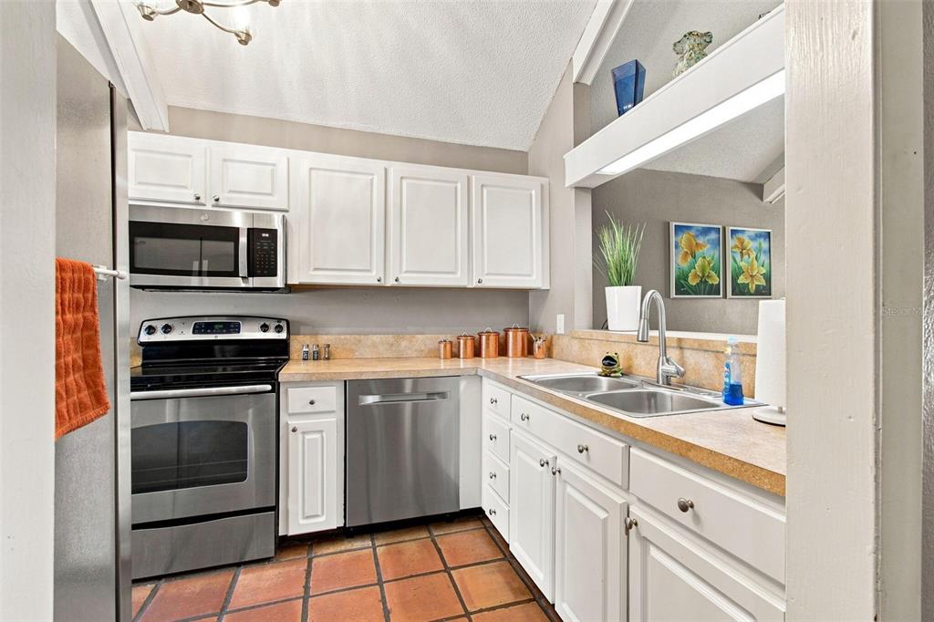 4130 MURIEL PLACE UNIT 5-C, TAMPA, FL — photo 3 of 25