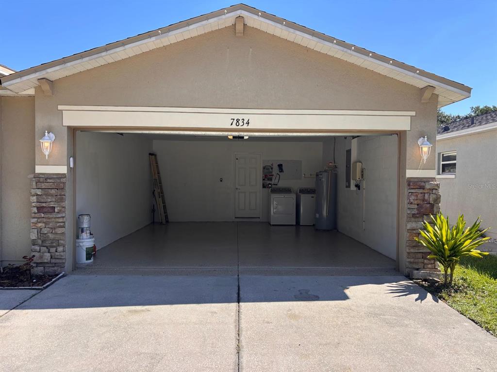 7834 CARRIAGE POINTE DRIVE, GIBSONTON, FL — photo 2 of 18