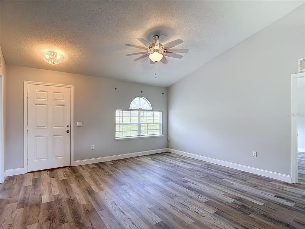 11324 HUMBER ROAD, WEEKI WACHEE, FL — photo 5 of 30