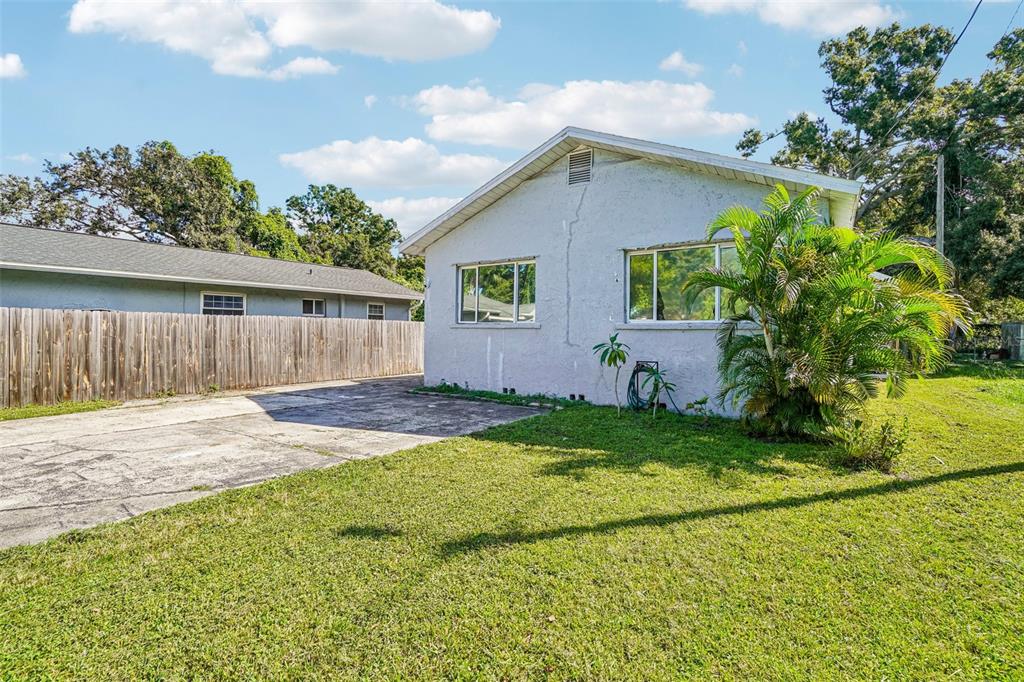 6565 WAYNE STREET, ST PETERSBURG, FL — photo 3 of 30