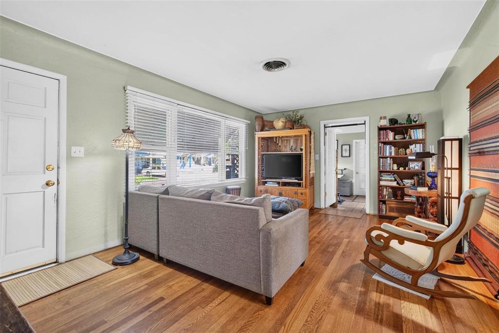 3641 QUEEN STREET N, ST PETERSBURG, FL — photo 4 of 23