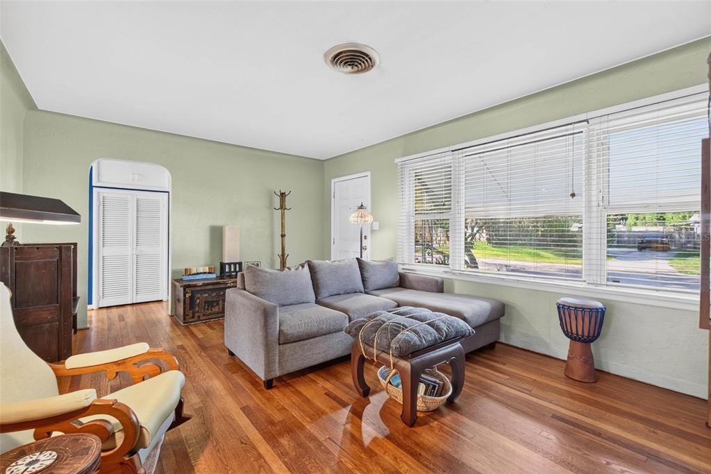 3641 QUEEN STREET N, ST PETERSBURG, FL — photo 5 of 23
