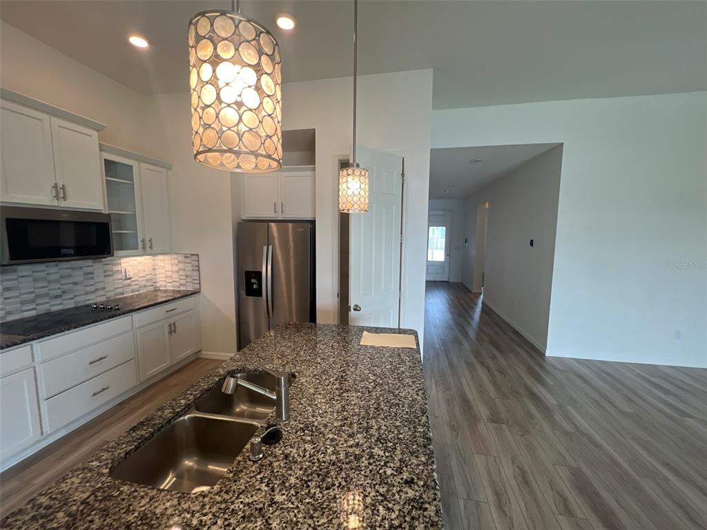 3504 74TH AVENUE CIRCLE E, SARASOTA, FL — photo 5 of 30