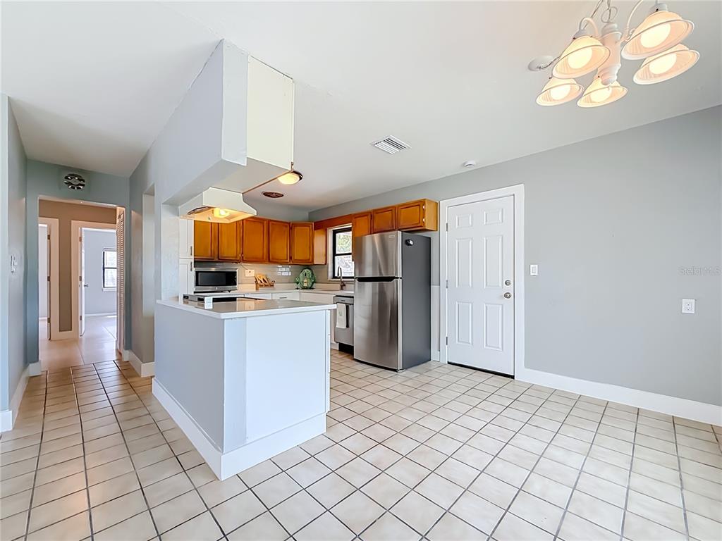 355 39TH AVENUE, ST PETE BEACH, FL — photo 5 of 30