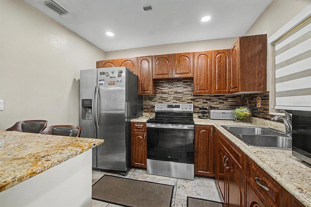 10621 SW 141ST DRIVE, MIAMI, FL — photo 5 of 12