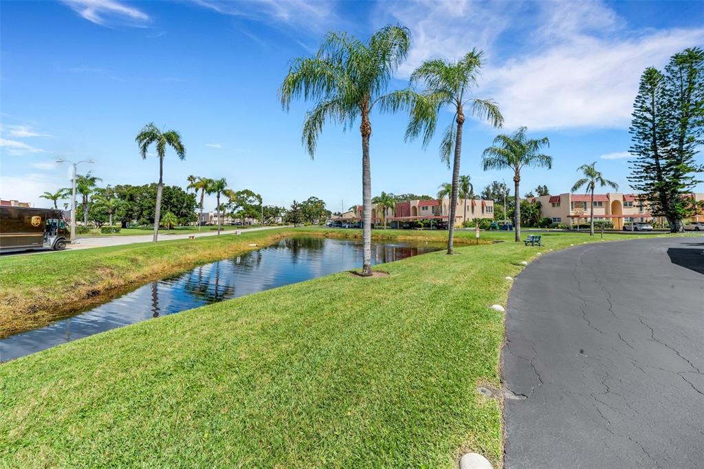 223 BUTTONWOOD CIRCLE UNIT 223, SEMINOLE, FL — photo 4 of 27