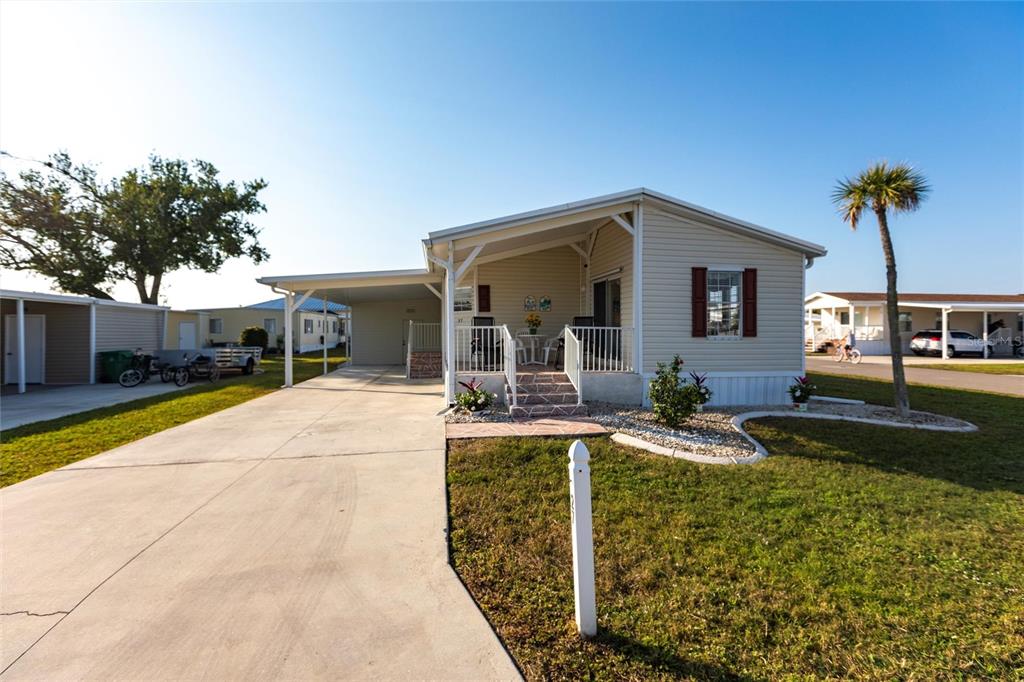 27 N MANATEE LOOP