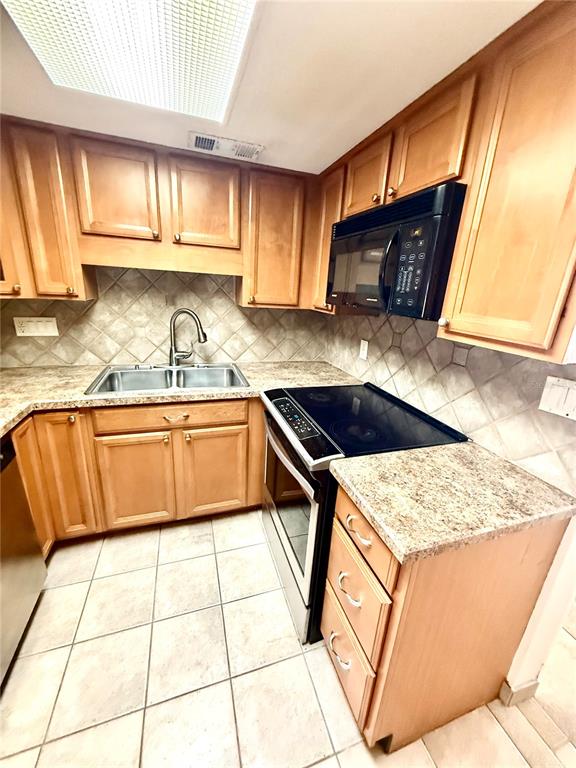 4607 W NORTH B STREET UNIT 107, TAMPA, FL — photo 3 of 25
