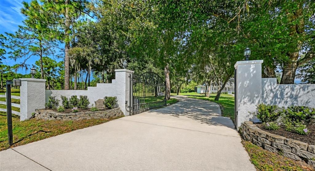 19005 69TH AVENUE E, BRADENTON, FL — photo 3 of 30