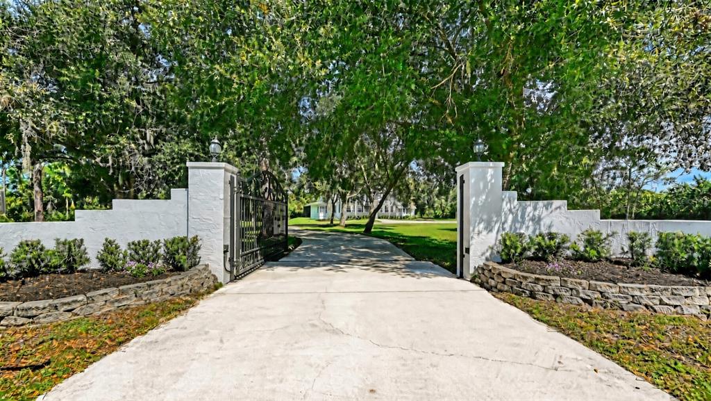 19005 69TH AVENUE E, BRADENTON, FL — photo 4 of 30