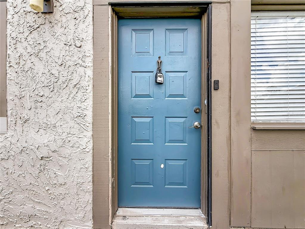6305 NEWTOWN CIRCLE UNIT 5B4, TAMPA, FL — photo 2 of 30