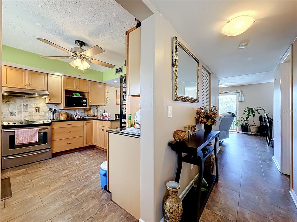 6305 NEWTOWN CIRCLE UNIT 5B4, TAMPA, FL — photo 3 of 30