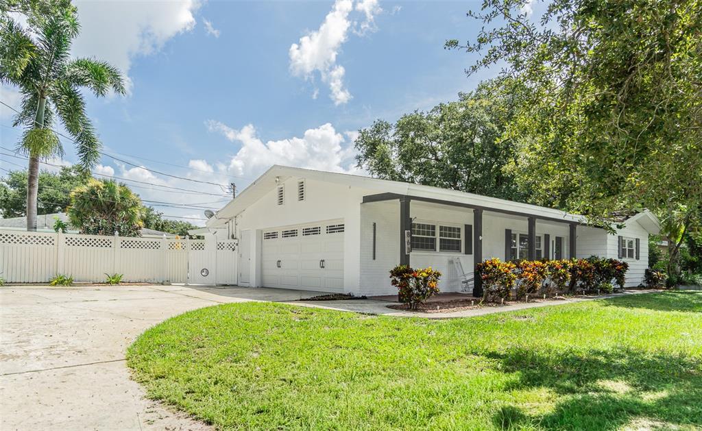 863 BAY BREEZE TERRACE, LARGO, FL — photo 2 of 30