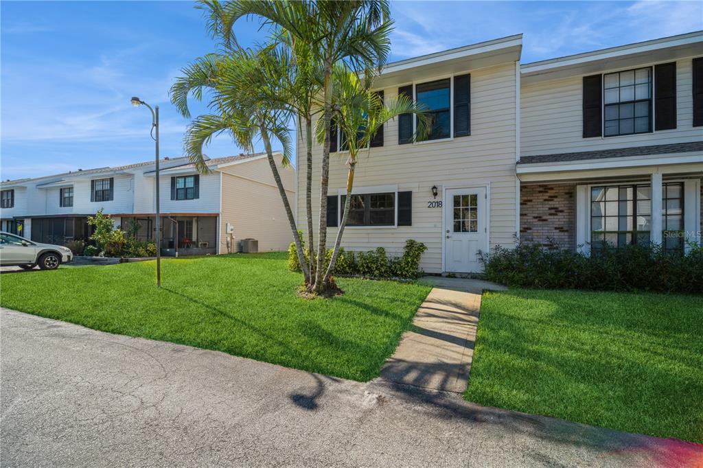 2018 MANOR DRIVE NE