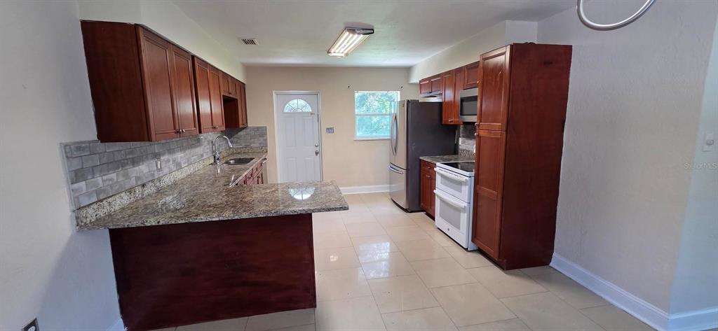 10705 N WATERHOLE PLACE, TAMPA, FL — photo 2 of 7