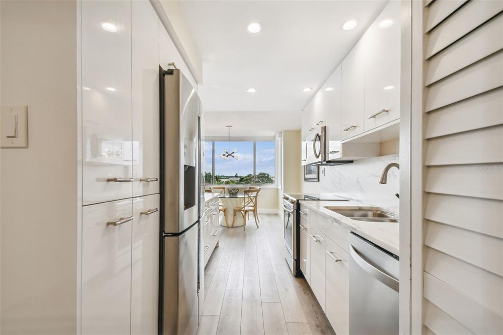644 ISLAND WAY UNIT 505, CLEARWATER, FL — photo 4 of 46