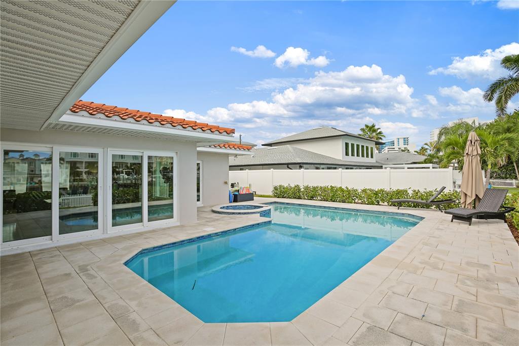 136 BAYSIDE DRIVE, CLEARWATER, FL — photo 3 of 30