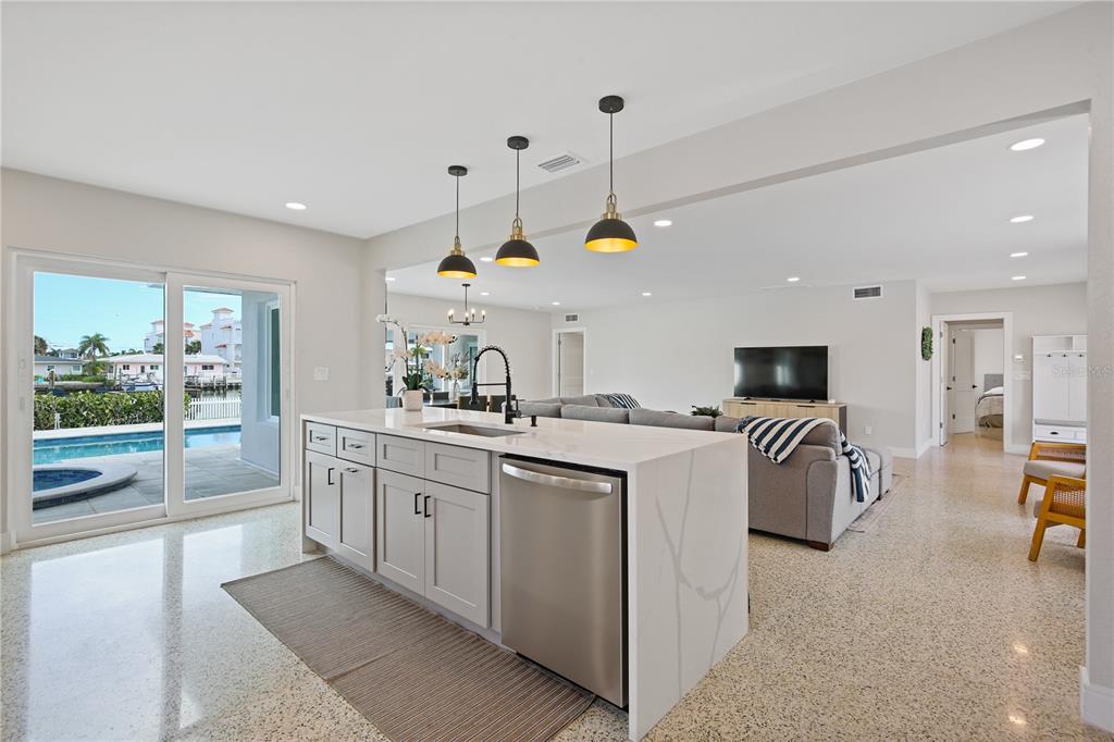136 BAYSIDE DRIVE, CLEARWATER, FL — photo 4 of 30