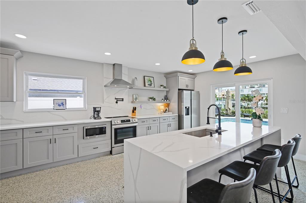 136 BAYSIDE DRIVE, CLEARWATER, FL — photo 5 of 30