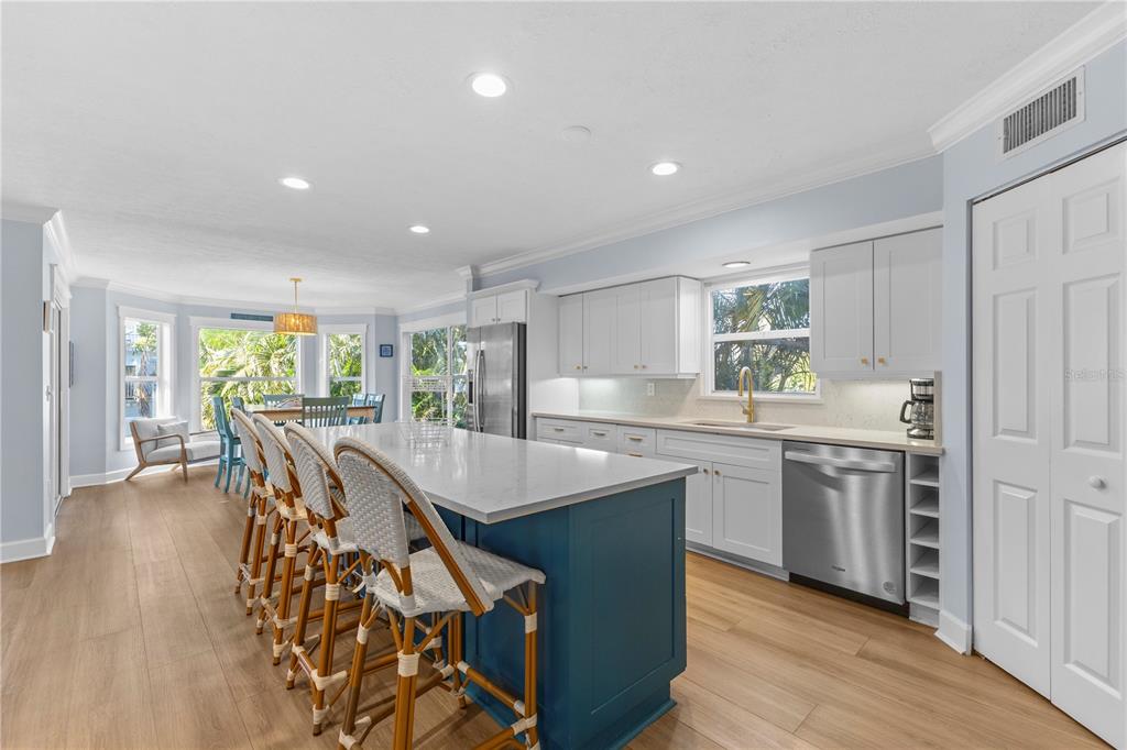 508 SPRING AVENUE, ANNA MARIA, FL — photo 3 of 30